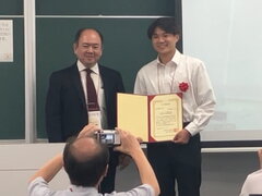 三宅君 静電気学会授賞式
